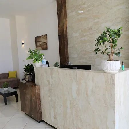 Downtown Hotel Hotell 3*
