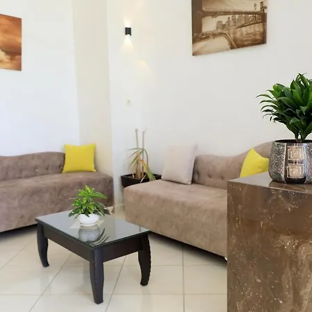 Отель Downtown Hotel 3*