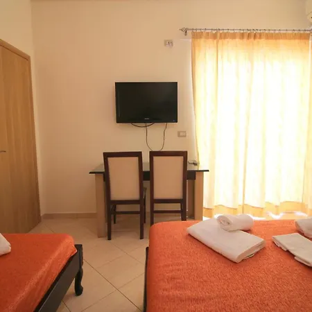 Downtown Hotel Ксамил