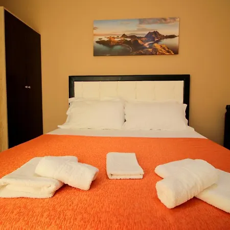 Downtown Hotel Отель Ксамил